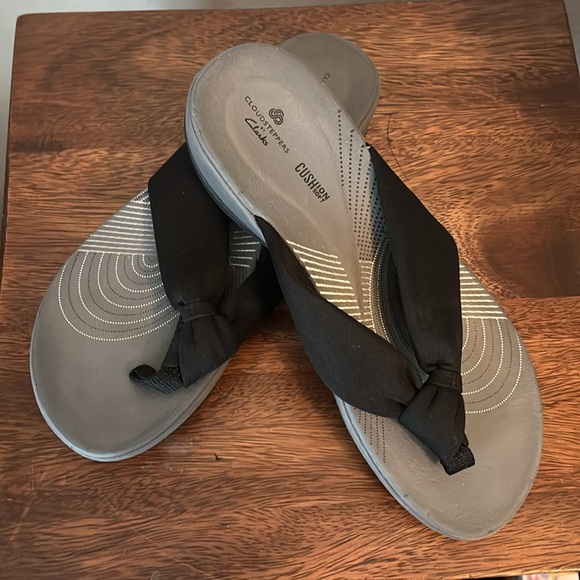 Clarks cloud steppers Size 7 in Black. New without box or tags. - Picture 4 of 4